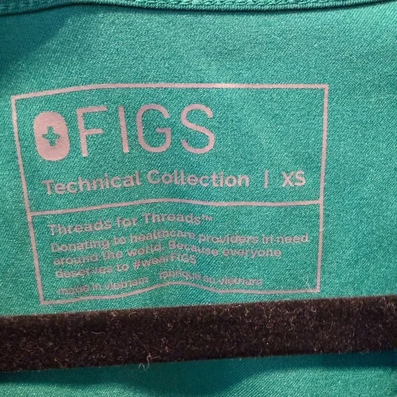 FIGS Catarina One-Pocket Scrub Top - Picture 3 of 3